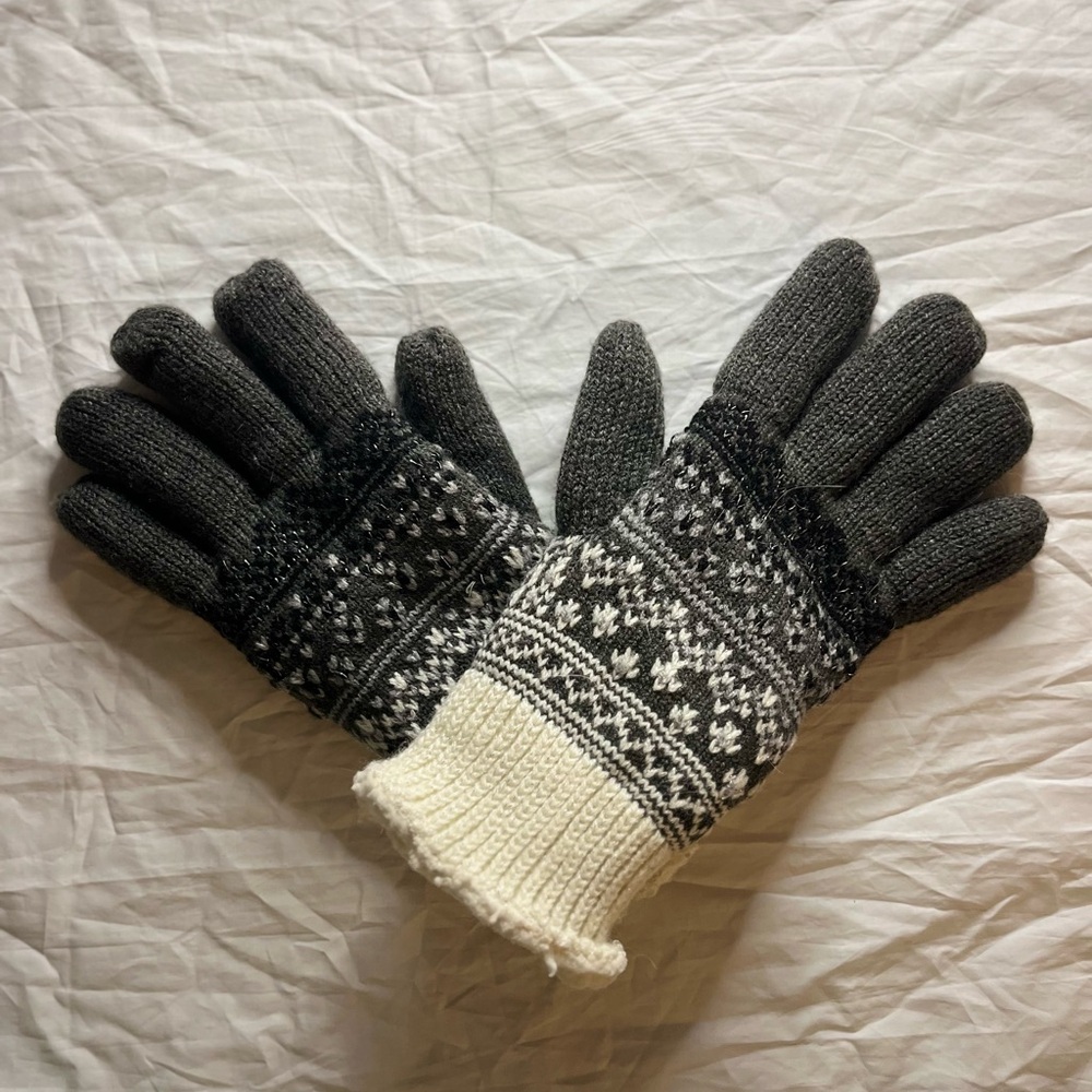 Isotoner Black and Cream Sparkle Pattern 1 Size Knit Mittens with Fuzzy Interior